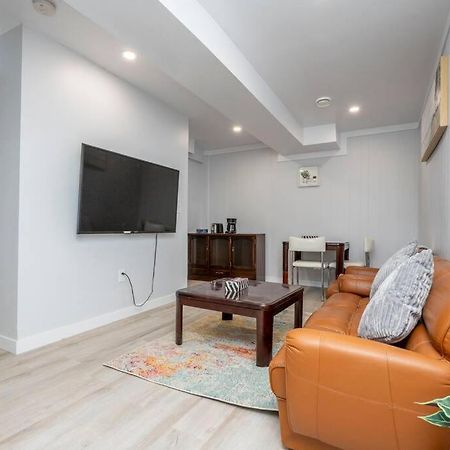 Highland Park Cozy Apartment คาลการี ภายนอก รูปภาพ