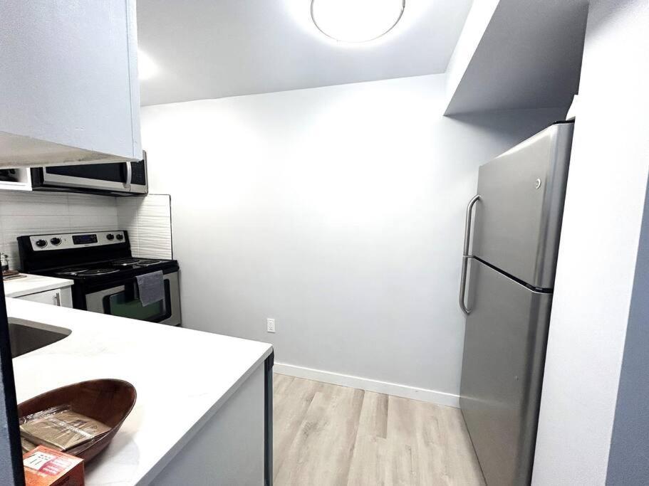 Highland Park Cozy Apartment คาลการี ภายนอก รูปภาพ